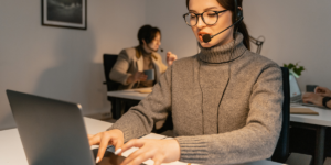 Read more about the article Call Center Services in India boosts your ROI